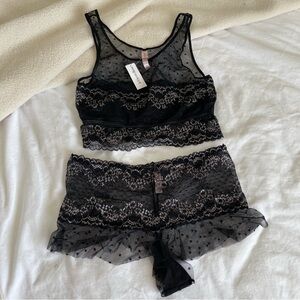 BNWT la vie en rose pink and black lace bra and underwear set